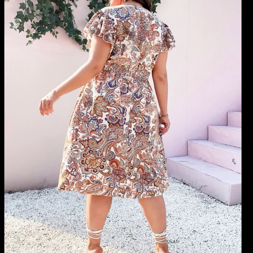 Boho Plus Size Paisley Floral Print Shirred Smocked Waist Butterfly Sleeve Dress - Picture 4 of 10